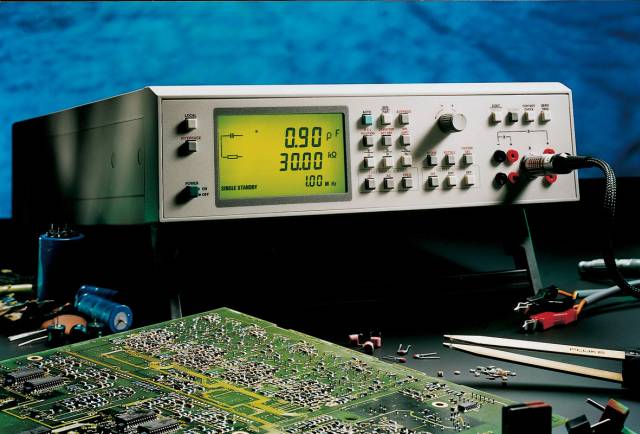 ���������� ��������� Fluke PM6304 � PM6306