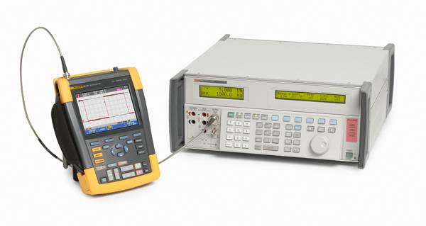 Универсальный калибратор Fluke 5502A