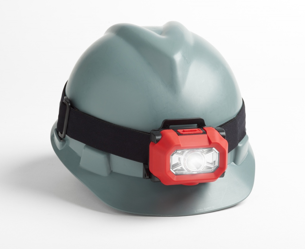 Fluke HL-200 Headlamp on helmet_96dpi_1280x1046px_E_NR-25019.JPG